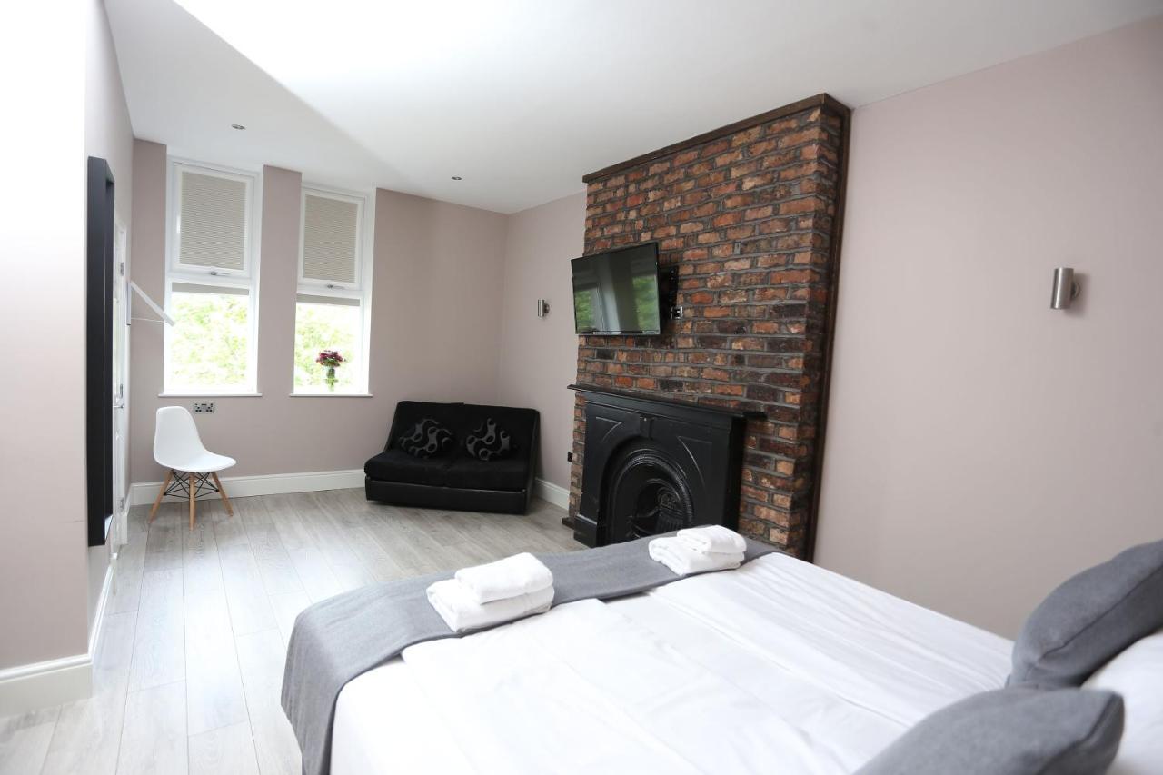 Tia 3* Liverpool